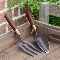 Burgon & Ball National Trust Brown Trowel -Garden Outdoor Store burgon ball national trust brown trowel5019360201557 02i bq