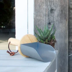 Burgon & Ball Steel Soil Scoop 5 Burgon & Ball Steel Soil Scoop -Garden Outdoor Store burgon ball steel soil scoop5019360014867 01i bq