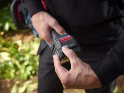 Erbauer 18V 550mm EHT18-Li - KIT Cordless Hedge Trimmer 12 Erbauer 18V 550mm EHT18-Li - KIT Cordless Hedge Trimmer -Garden Outdoor Store erbauer 18v 550mm eht18 li kit cordless hedge trimmer3663602418269 13i scaled