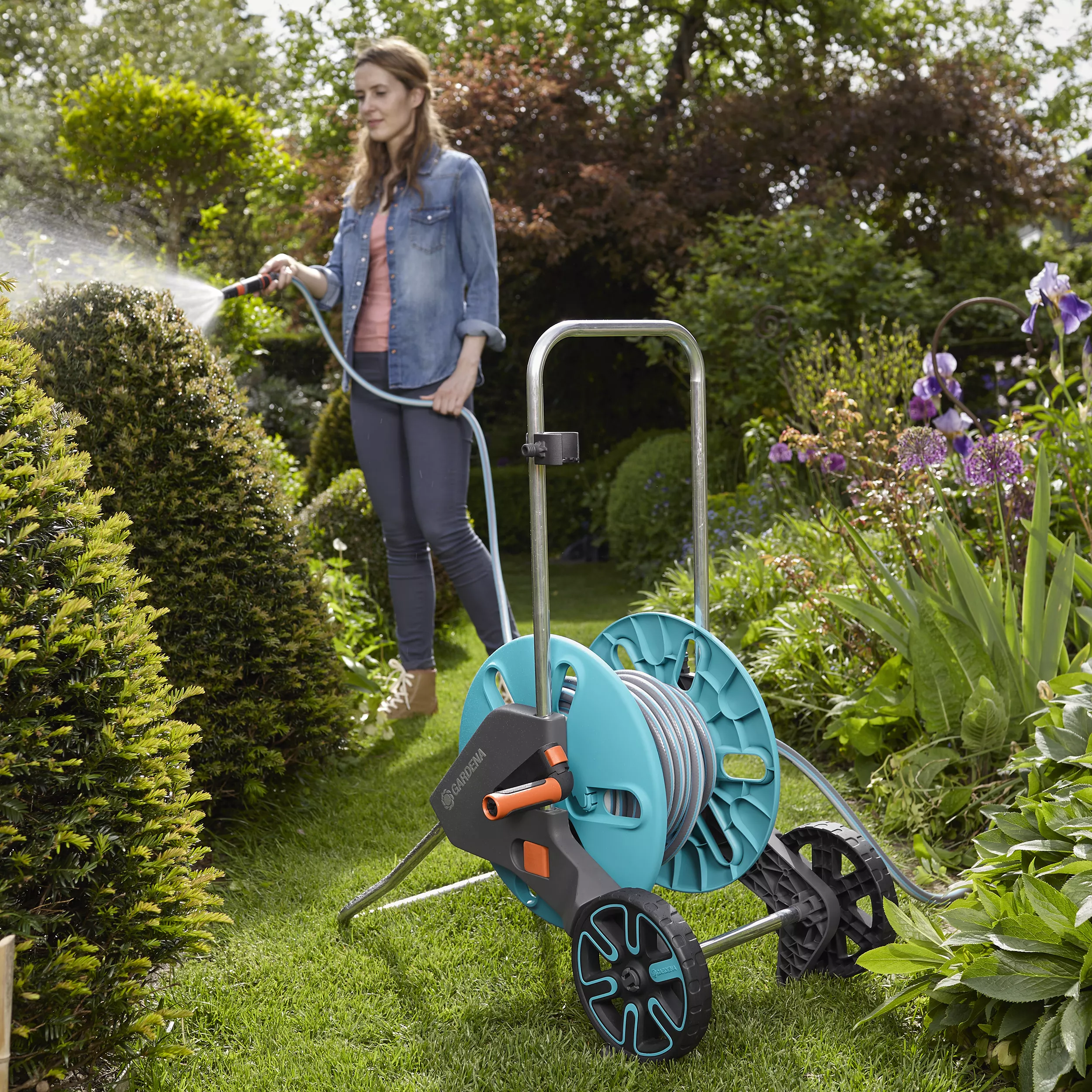 Gardena Aquaroll Freestanding Manual Hose Reel Set (L)20m 4 Gardena Aquaroll Freestanding Manual Hose Reel Set (L)20m - Image 4