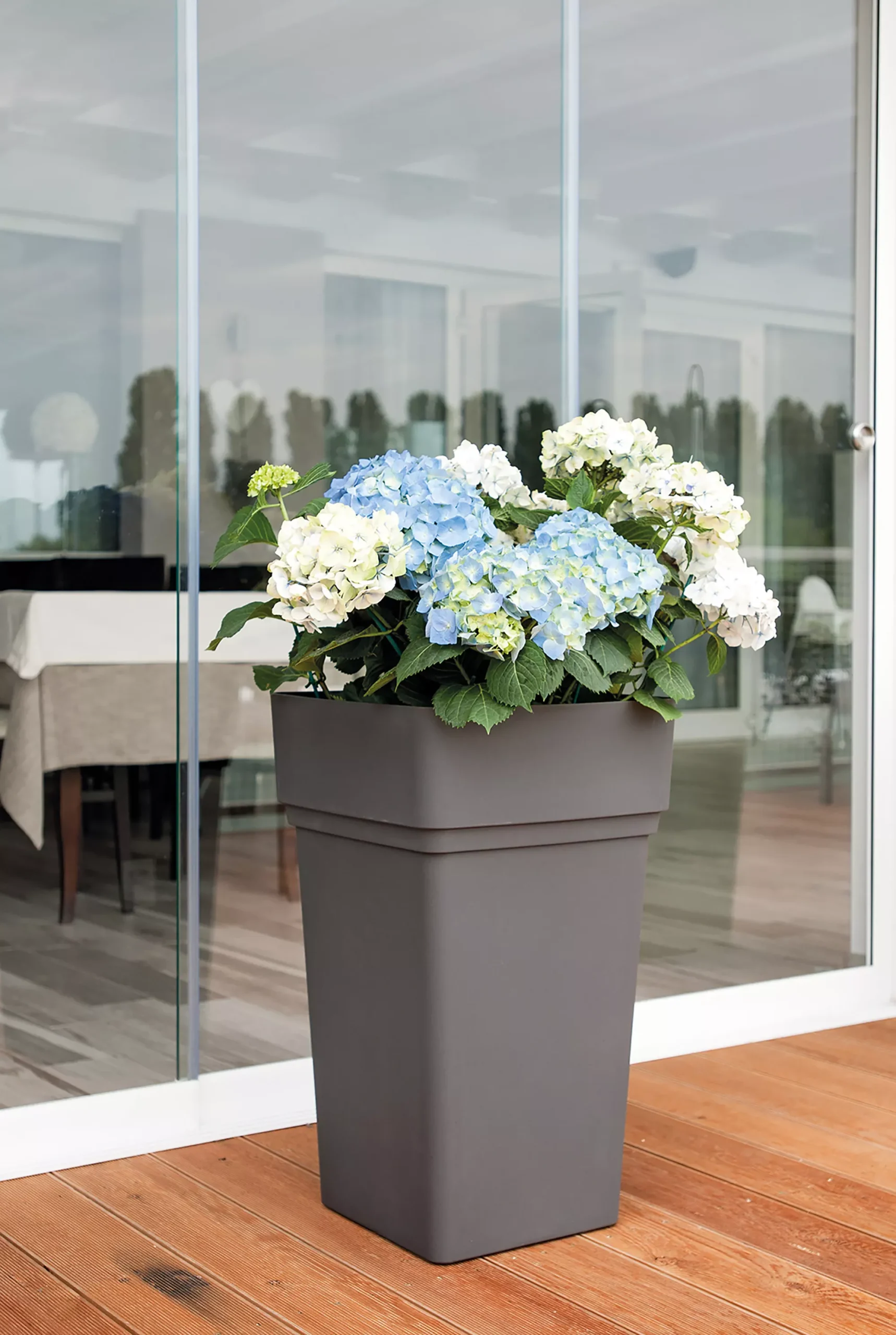 Nurgul Dark Grey Plastic Square Plant Pot (Dia)38cm 2 Nurgul Dark Grey Plastic Square Plant Pot (Dia)38cm - Image 2